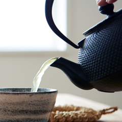 This is a traditional iron kettle. The pattern on the surface increases the surface area to improve heat retention, but it is also decorative and pleasing to the eye.